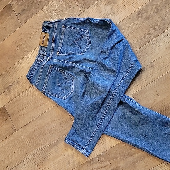 Wrangler Jeans - Picture 3 of 5